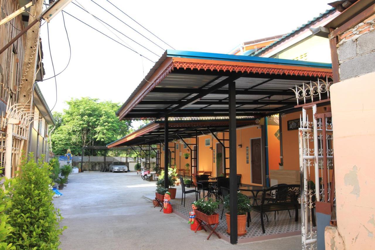 Siri Guesthouse Phranakhonszi Ajutthaja Kültér fotó